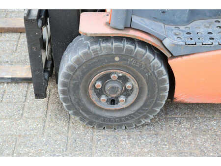 Carrelli elettrici 4 ruote 2012  Toyota 8FBET16 (14)