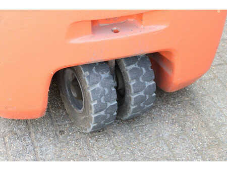 Carrelli elettrici 4 ruote 2012  Toyota 8FBET16 (15)