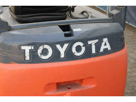 Carrelli elettrici 4 ruote 2012  Toyota 8FBET16 (17)