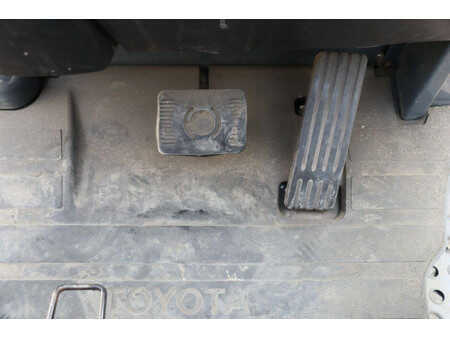 Carrelli elettrici 4 ruote 2012  Toyota 8FBET16 (22)