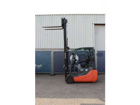 Carrelli elettrici 4 ruote 2012  Toyota 8FBET16 (27)