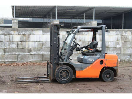 Dízel targoncák 2015  Toyota 52-8FDF30 (1)