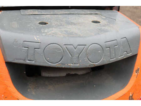 Dízel targoncák 2015  Toyota 52-8FDF30 (17)