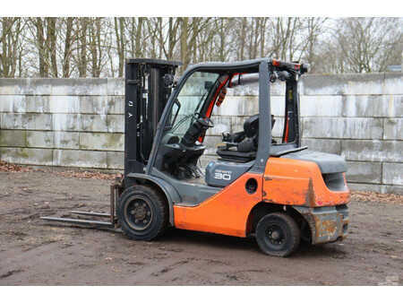 Dízel targoncák 2015  Toyota 52-8FDF30 (3)