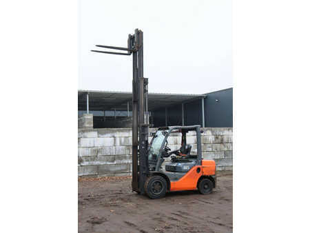 Dízel targoncák 2015  Toyota 52-8FDF30 (34)