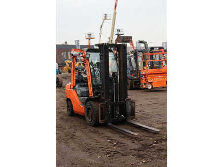 Dízel targoncák 2015  Toyota 52-8FDF30 (7)