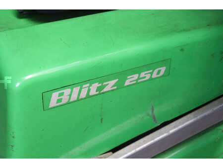 Carrelli elettrici 4 ruote 2013  Cesab BLITZ250AC (23)