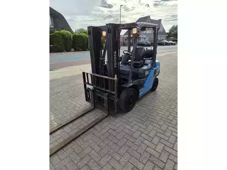 LPG VZV 2019  Toyota 068FG25F (2)