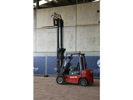 Dieselový VZV 2009  Manitou CD 25 P (40)