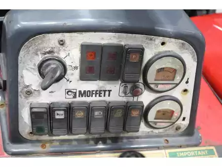 Teherautóra szerelhető targonca 2011  Moffett M4 20.4 (25)