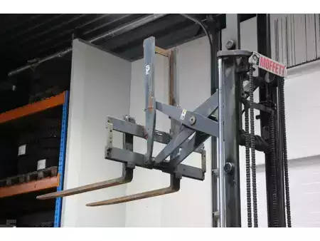 Teherautóra szerelhető targonca 2011  Moffett M4 20.4 (29)