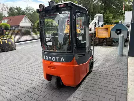 Elektryczne 4-kołowe 2018  Toyota 7FBEST15 (4)