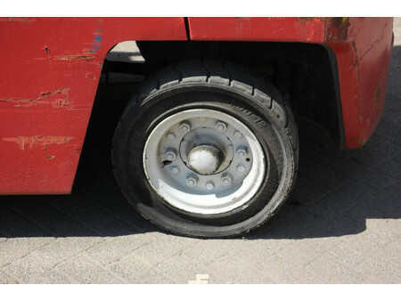 Carretilla elevadora GLP 2003  Nissan UGF03A40U (13)