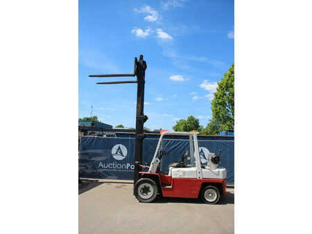 Carretilla elevadora GLP 2003  Nissan UGF03A40U (26)