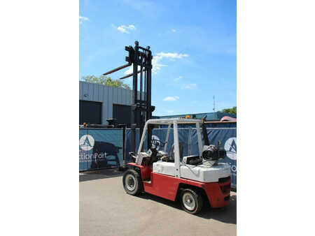 Carretilla elevadora GLP 2003  Nissan UGF03A40U (27)