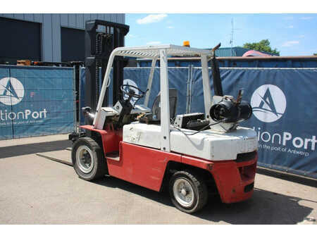 Carretilla elevadora GLP 2003  Nissan UGF03A40U (3)