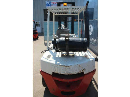 Carretilla elevadora GLP 2003  Nissan UGF03A40U (4)
