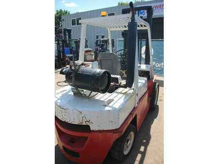 Carretilla elevadora GLP 2003  Nissan UGF03A40U (5)