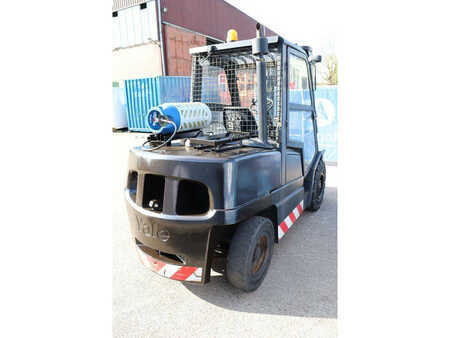 LPG Forklifts 2005  Yale GLP55MJ (7)