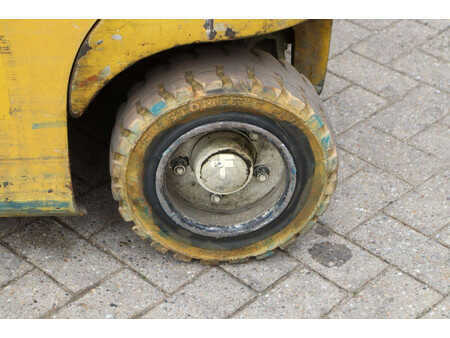 Chariots électriques à 4 roues 2016  Yale ERP16VF (15)