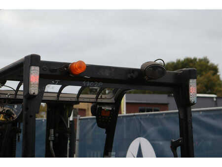 Chariots électriques à 4 roues 2016  Yale ERP16VF (17)