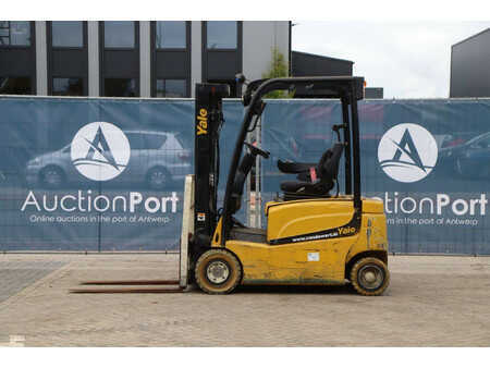 Chariots électriques à 4 roues 2016  Yale ERP16VF (2)