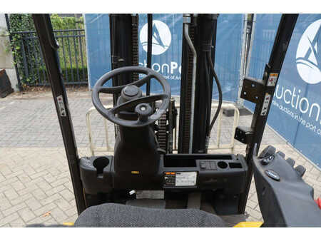 Chariots électriques à 4 roues 2016  Yale ERP16VF (20)