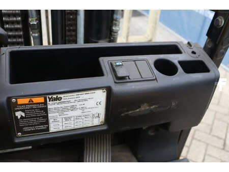 Chariots électriques à 4 roues 2016  Yale ERP16VF (25)