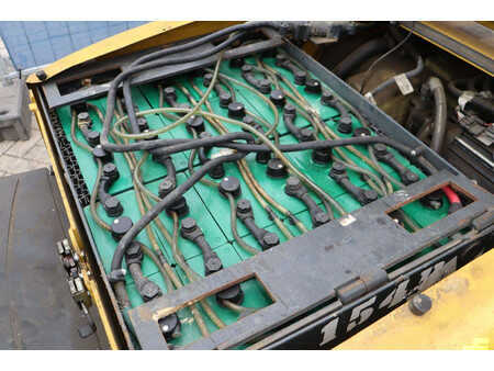 Chariots électriques à 4 roues 2016  Yale ERP16VF (31)