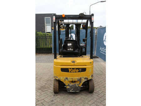 Chariots électriques à 4 roues 2016  Yale ERP16VF (5)