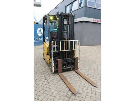 Chariots électriques à 4 roues 2016  Yale ERP16VF (7)