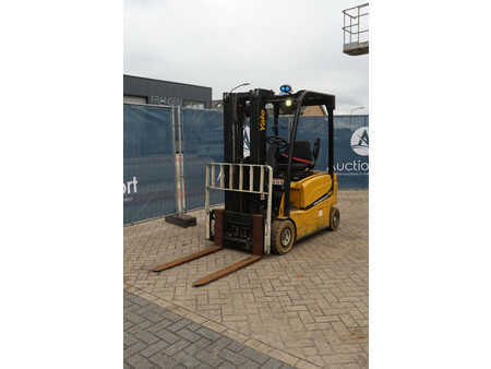 Chariots électriques à 4 roues 2016  Yale ERP16VF (9)