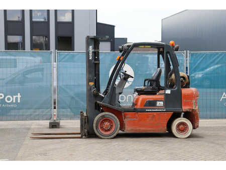 LPG Forklifts 2002  Nissan UD02A25PQ (1)