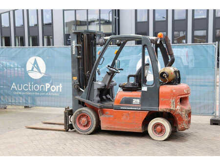 LPG Forklifts 2002  Nissan UD02A25PQ (3)