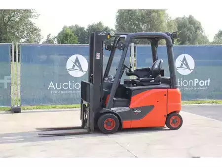 Elektromos 4 kerekű 2018  Linde E18PH-02 (1)