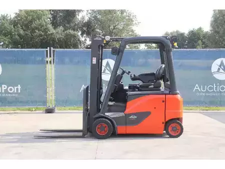 Elektromos 4 kerekű 2018  Linde E18PH-02 (2)