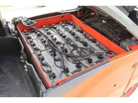 Elektromos 4 kerekű 2018  Linde E18PH-02 (32)