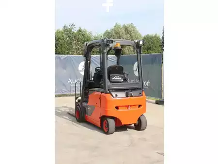Elektromos 4 kerekű 2018  Linde E18PH-02 (4)