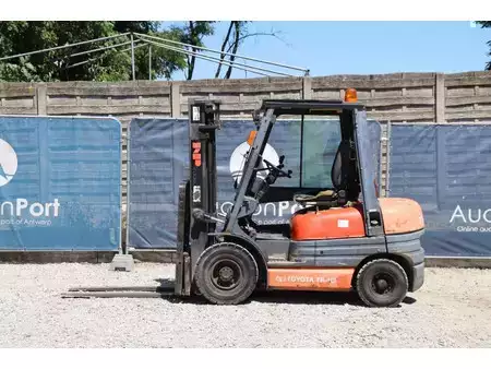 Dieselstapler 1997  Toyota 62-6FDF25 (2)