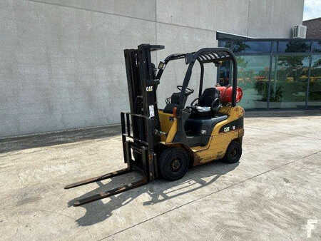 Empilhador a gás 2004  CAT Lift Trucks GP18N (1)