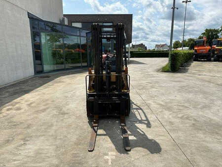 Empilhador a gás 2004  CAT Lift Trucks GP18N (2)