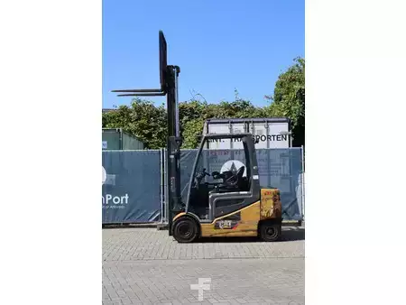 4-wiel elektrische heftrucks - CAT Lift Trucks 2EP5000 (39)
