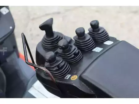 Eléctrica de 4 ruedas 2021  Toyota 8FBE18T (28)