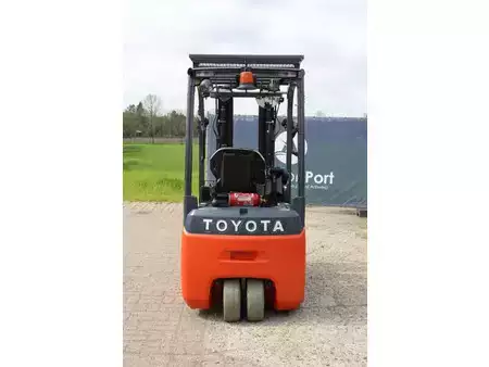 Eléctrica de 4 ruedas 2021  Toyota 8FBE18T (5)