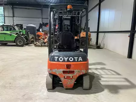 Eléctrica de 4 ruedas 2017  Toyota 8FBM16T (4)
