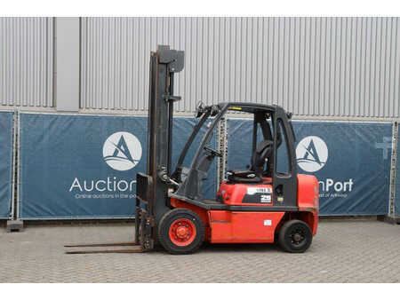 Dízel targoncák - Nissan FD02A25Q (1)