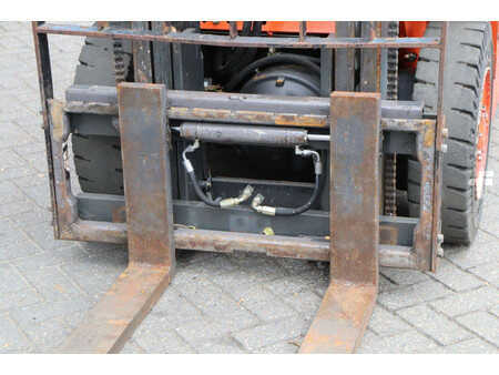 Dízel targoncák - Nissan FD02A25Q (11)