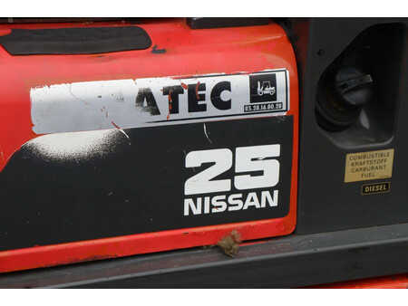 Dízel targoncák - Nissan FD02A25Q (14)