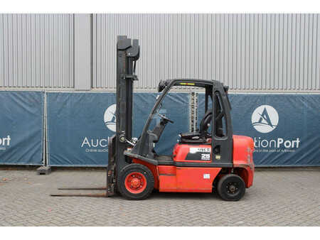 Dízel targoncák - Nissan FD02A25Q (2)