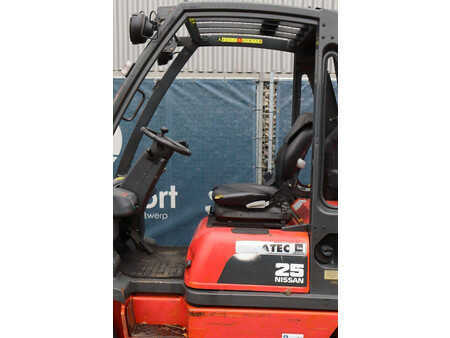 Dízel targoncák - Nissan FD02A25Q (22)